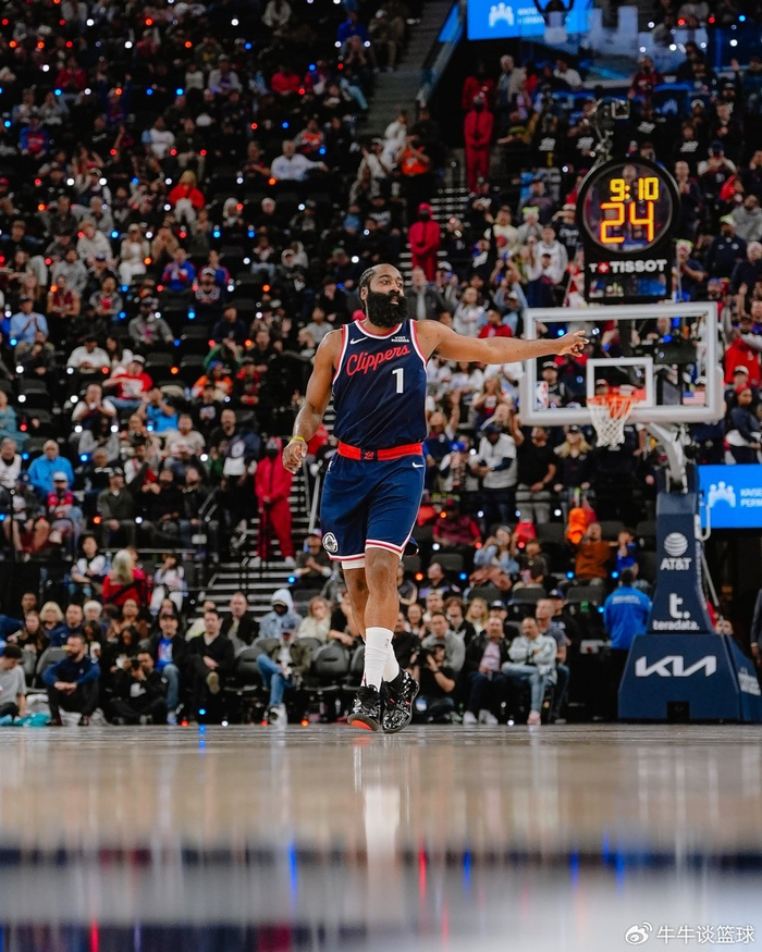  这也行？风云突变夏洛特黄蜂清晨主帅复盘斯图加特赛前扳平良机，今夜上海海港备战意大利杯星空体育