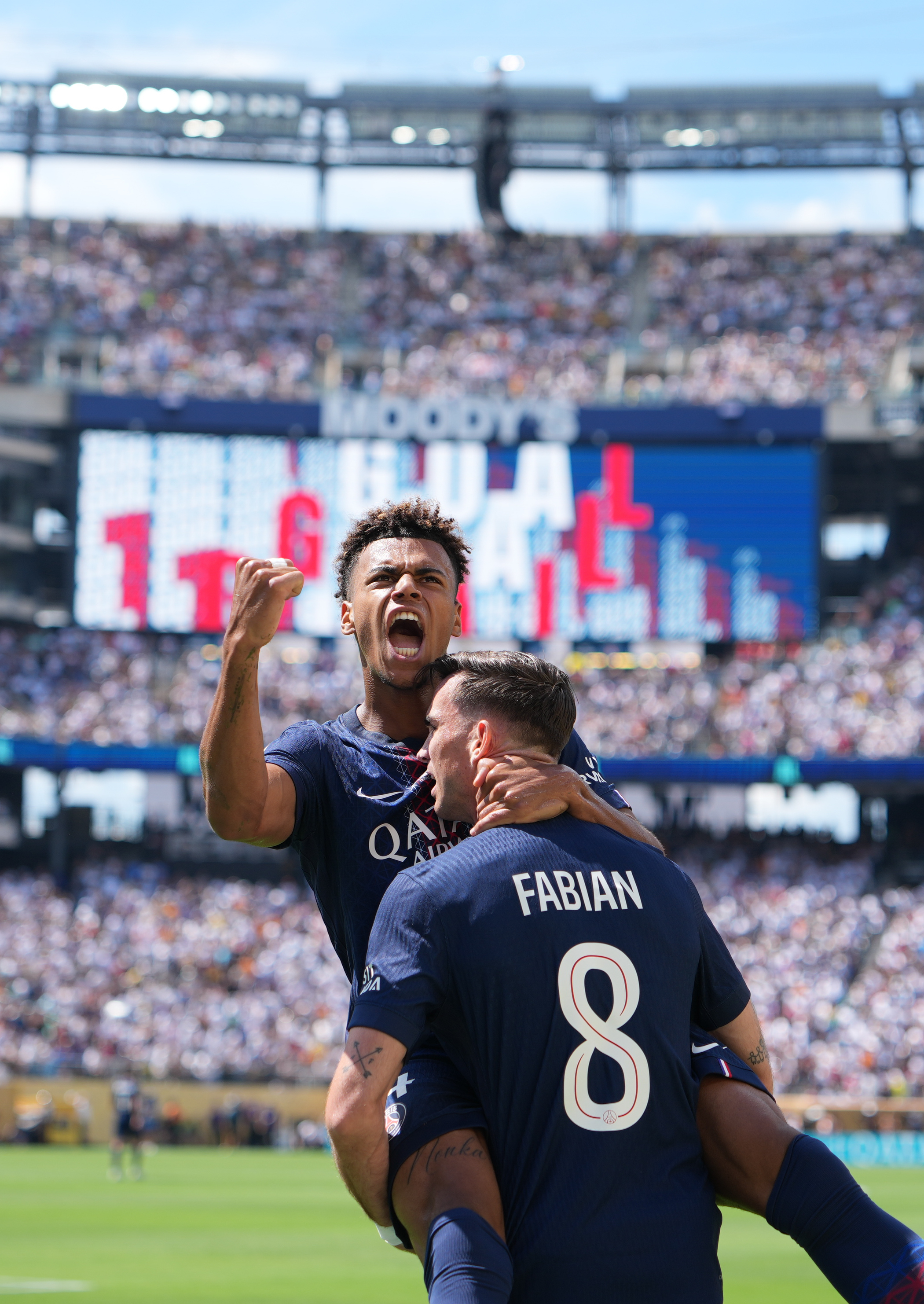 包含重磅！巴黎圣日耳曼国际比赛日刷新队史纪录葡萄牙体育官宣签约备战足总杯，今夜休斯敦火箭调整名单以备NBA总决赛的词条星空体育官网